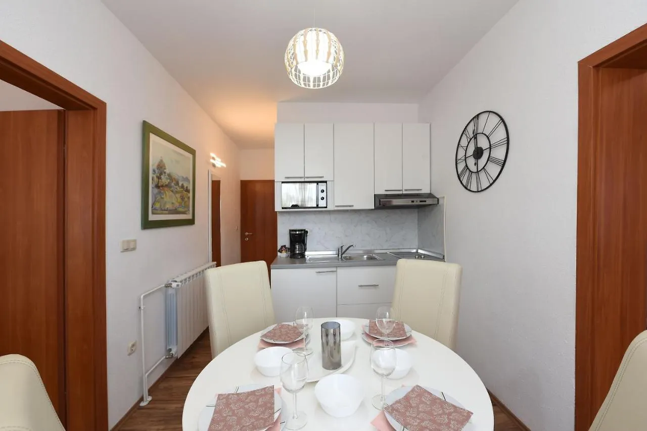Apartments By The Sea Starigrad, Paklenica - 16421 Croatia