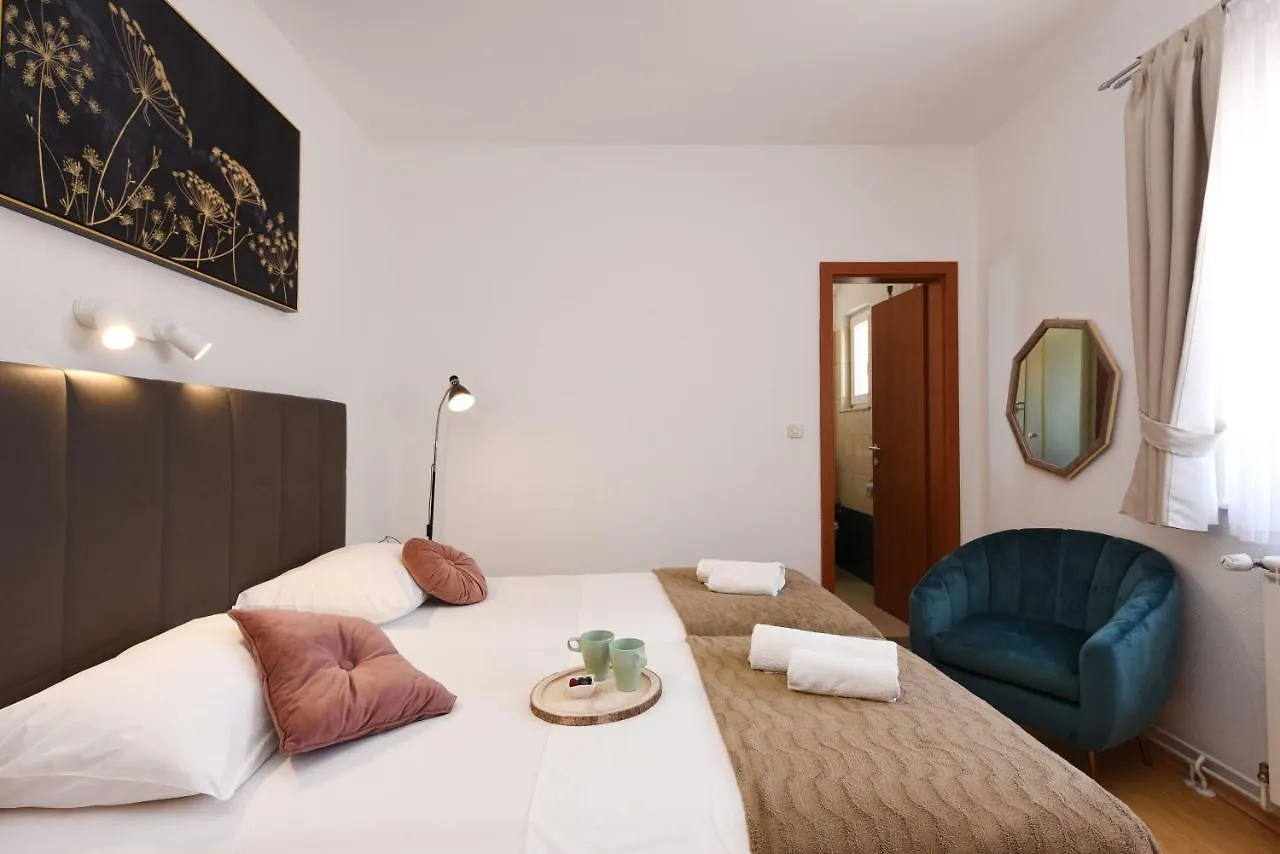 Apartments By The Sea Starigrad, Paklenica - 16421 Croatia