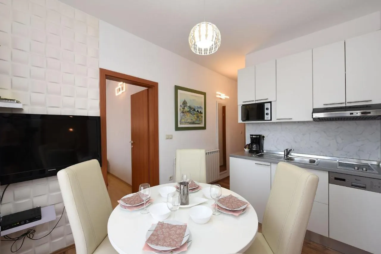 Apartments By The Sea Starigrad, Paklenica - 16421 Croatia